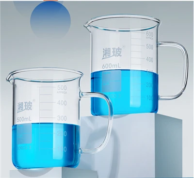 Glasbecher mit Henkel
